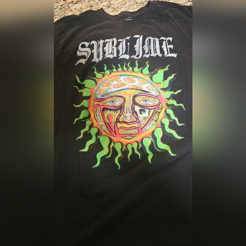 Old Navy black t-shirt iconic "sun" logo of the California ska-punk Band SUBLIME - Picture 4 of 7